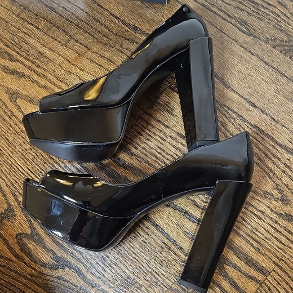 Kenneth Cole Black Glossy Peep-Toe Heels - Picture 9 of 10